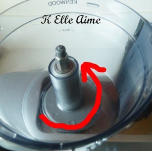 Enlever le socle métallique du bol multifonctions du Cooking Chef
